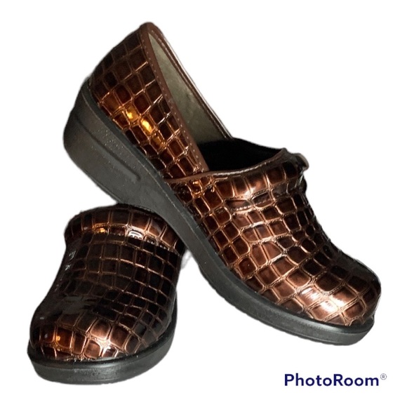 Judith Brown Patent Leather Clogs SZ 7 - Picture 3 of 7